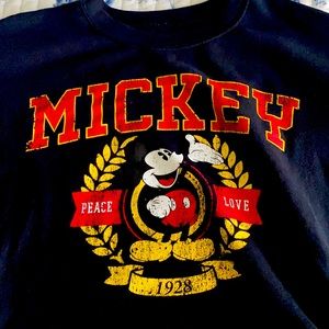 Cotton vintage Mickey sweat shirt perfect for cold nights